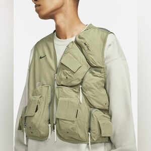 Nike iSPA utility vest. Size small